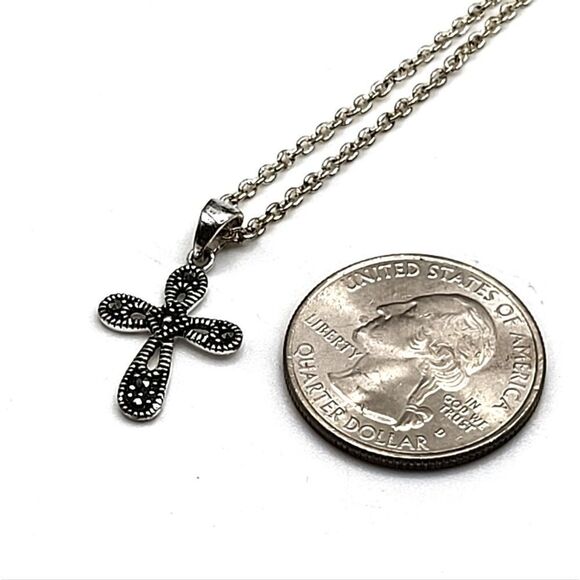 "5/$25" Vintage CW Silvertone Marcasite Cross Pendant Necklace 18" - Picture 5 of 11